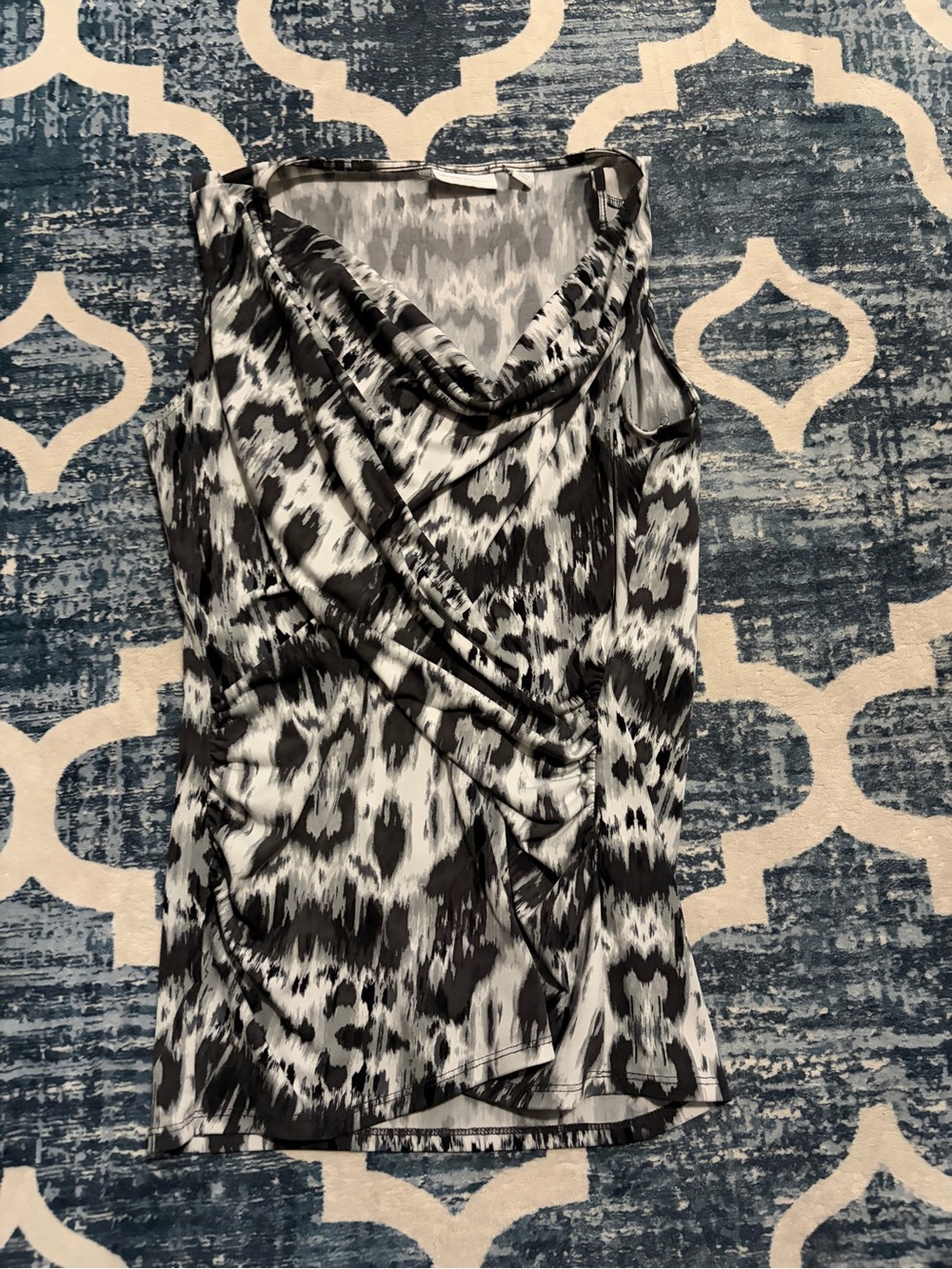 New York & Company Gray and White Abstract Print Top